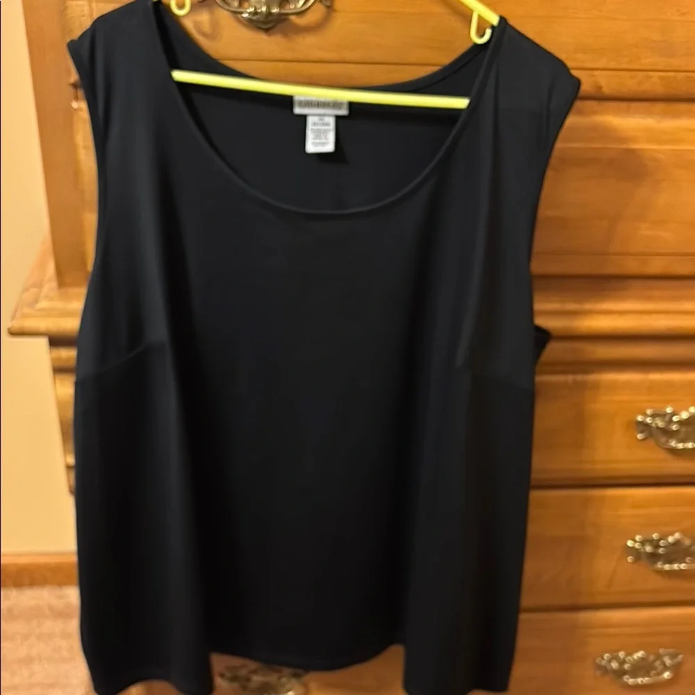 4 Sleeveless Women's Tops - Picture 4 of 10